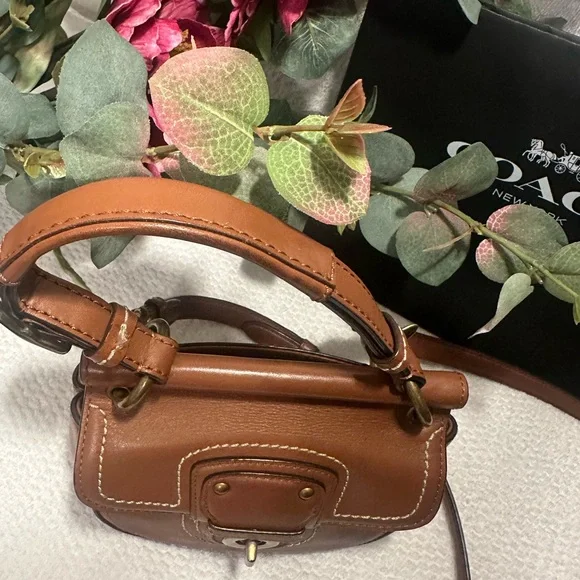 Coach Willis Brown Leather Women's crossbody with the legacy lining…. - Picture 5 of 10